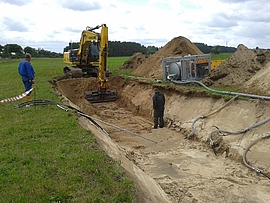 Rohrleitung in 3 Meter Tiefe: schwierige Bodenverhältnisse machen eine Grundwasserabsenkung notwendig
